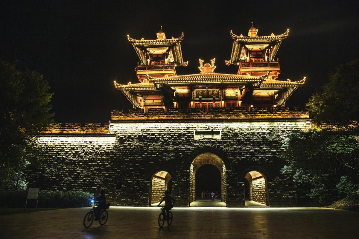 辉皇娱乐